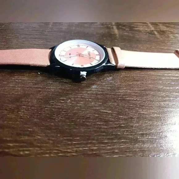 Rosie Quartz watch - Picture 3 of 5